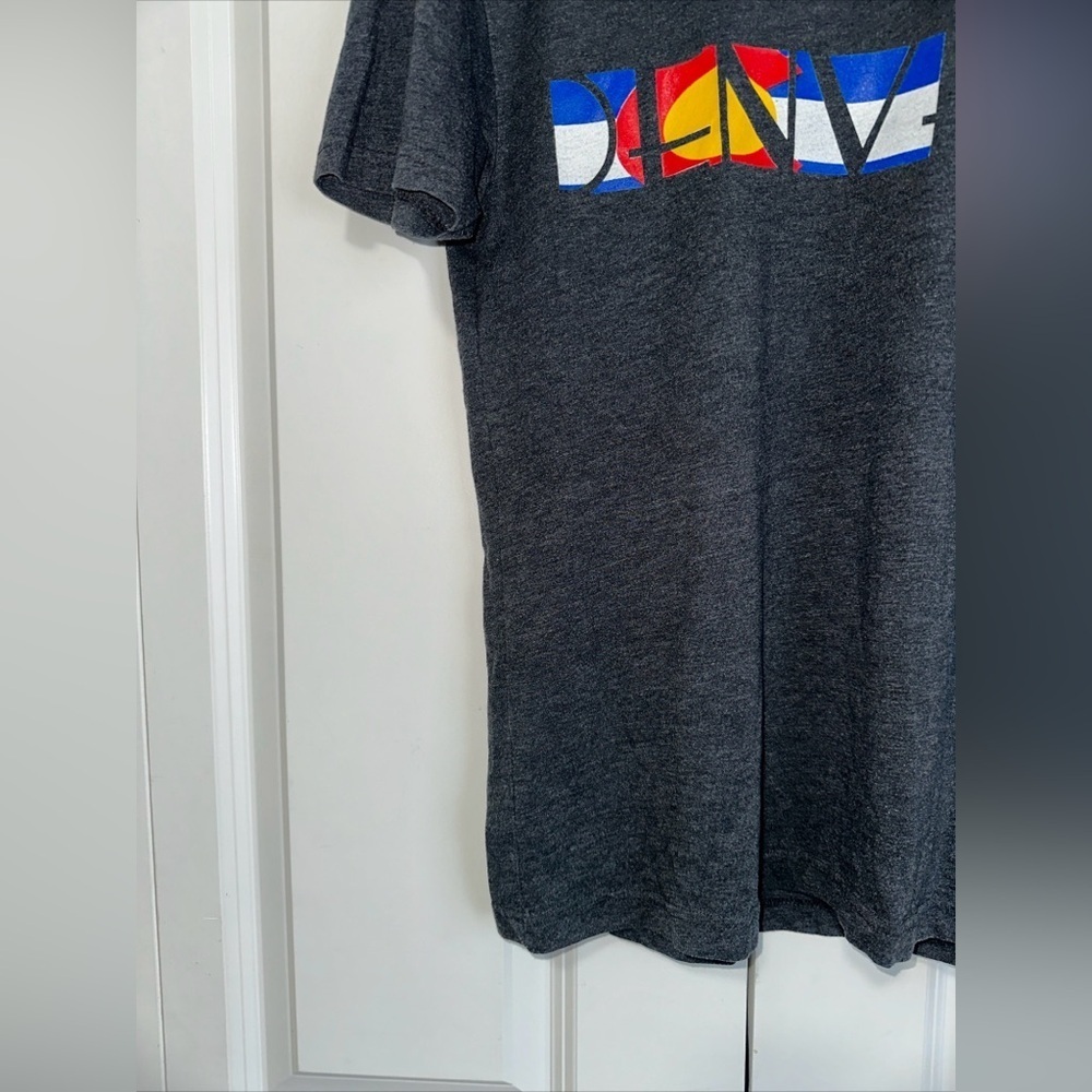 Denver Colorado Artistic Logo Lightweight T Shirt S - Picture 3 of 5